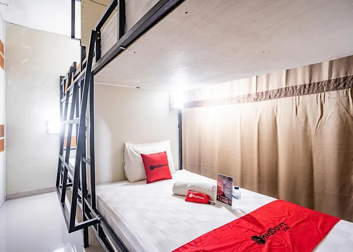 Reddoorz Hostel Near Sanur Beach Harbour ホステル バリ島